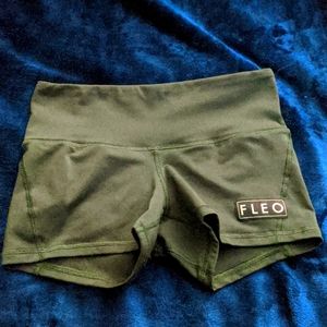 Fleo shorts mid rise 3.5 inseem
